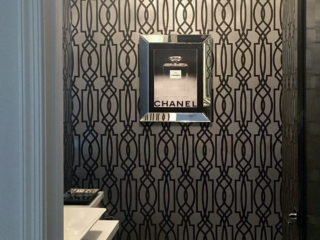 patterend wallpaper powder room